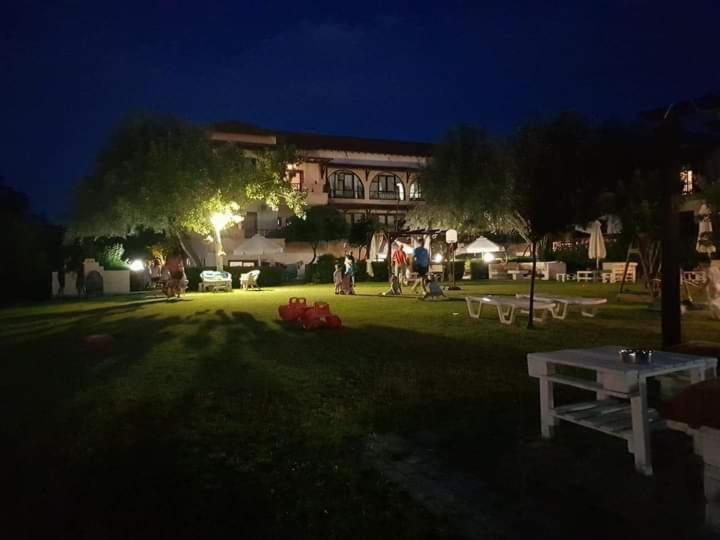 Hotel Papanikolaou イエリソス エクステリア 写真